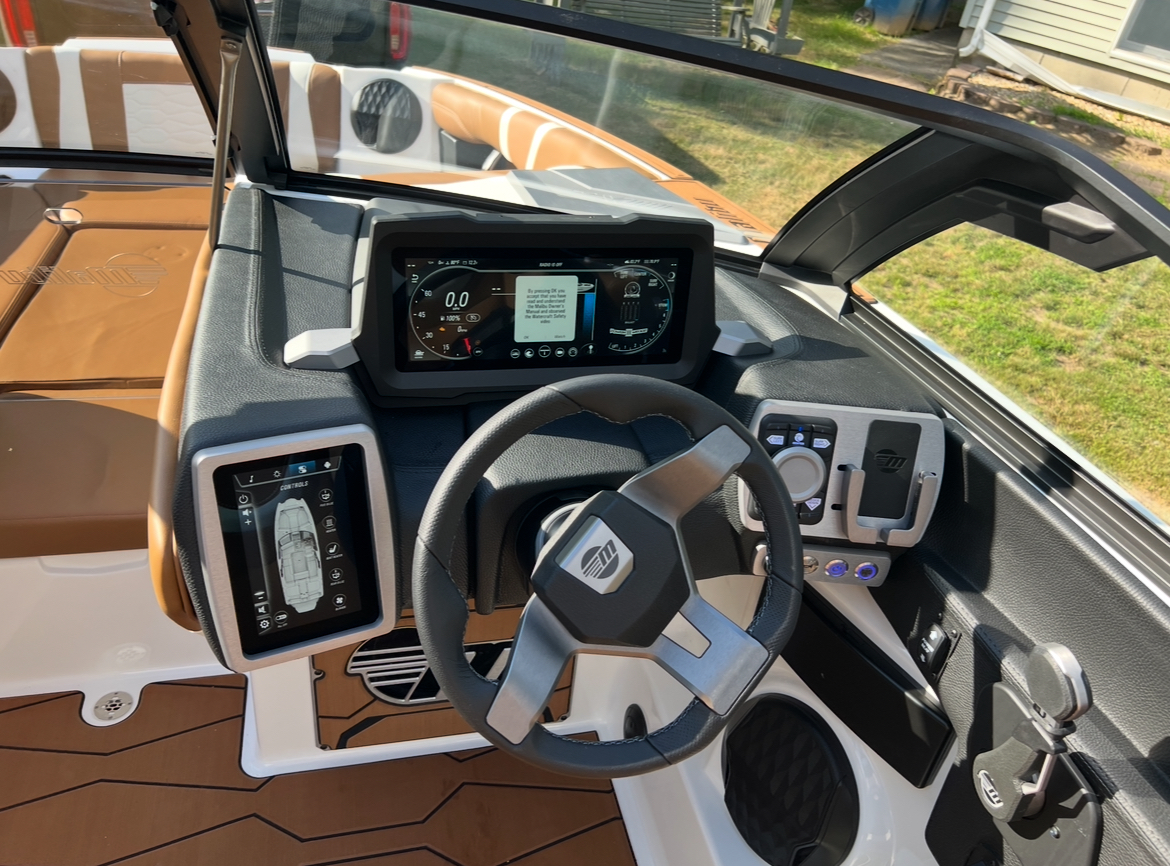 2024 MALIBU 23 MXZ  Icon